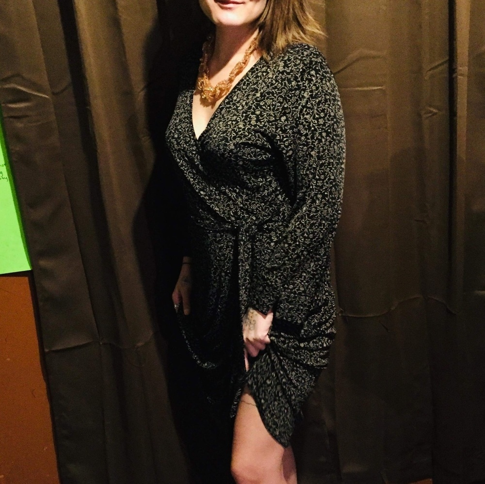 Briggs New York v neck midi Dress